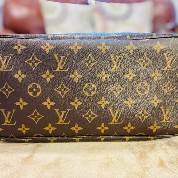 Louis Vuitton Neverfull MM Grenade in Turquoise - Picture 5 of 16